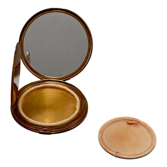 Vogue Vanities Exotic Bird Motiff Brass and Enamel Gold Tone Compact c1940s - Picture 7 of 9